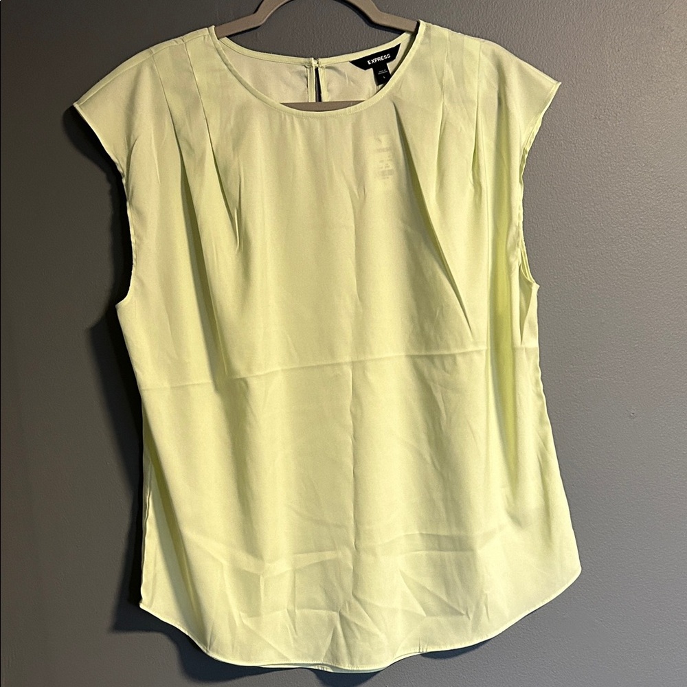 NwT Express Women's Light Neon, Pleated Cap Sleeve Blouse. Size Large